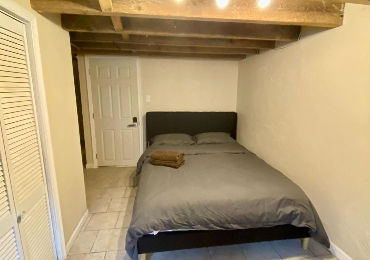 Historic Townhouse Oasis With En-Suite Bathroom 费城 客房 照片