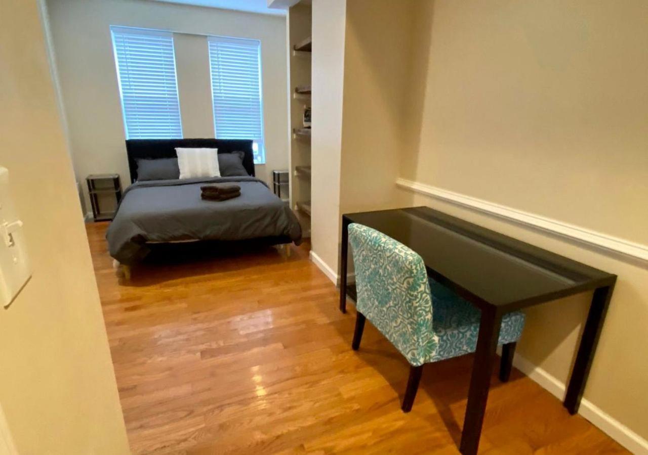 Historic Townhouse Oasis With En-Suite Bathroom 费城 外观 照片