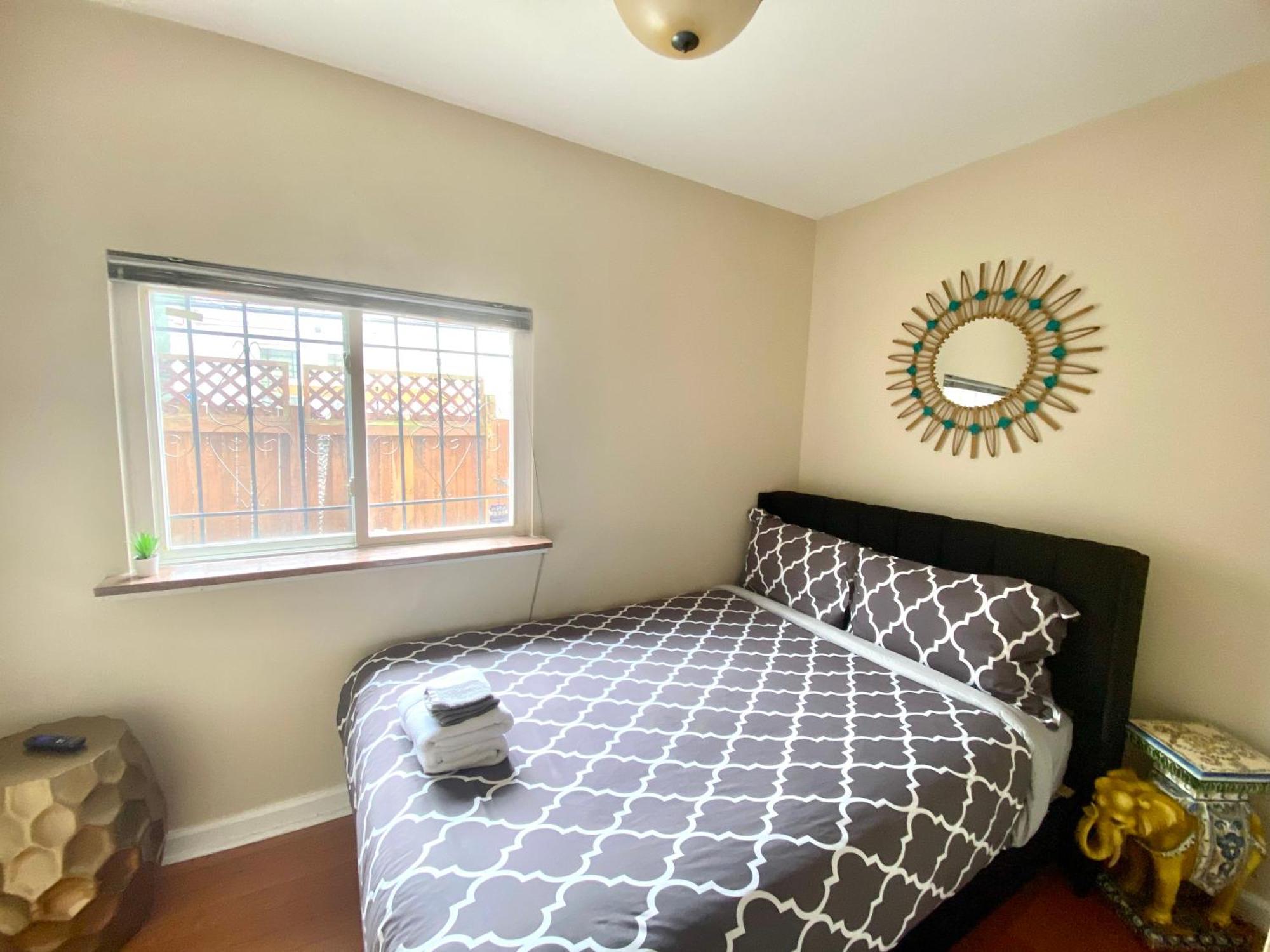 Historic Townhouse Oasis With En-Suite Bathroom 费城 外观 照片